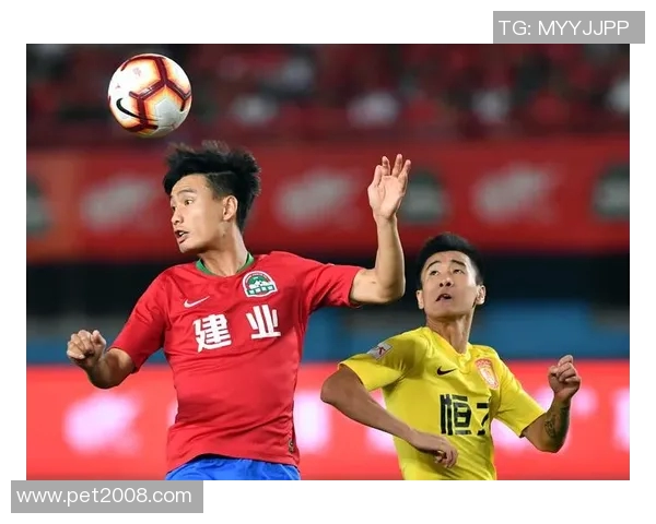 河南建业与大连人激战正酣谁能在这场对决中笑到最后