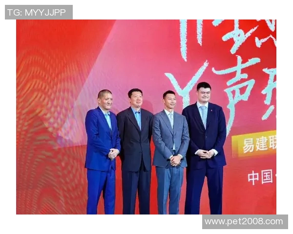 易建联与詹姆斯亲密合影引发球迷热议两位篮球巨星的友谊与传奇时刻