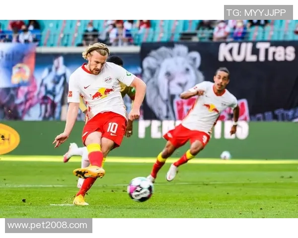 首尔与沃尔夫斯堡的激烈对决揭示足球战术与团队精神的较量 首尔与沃尔夫斯堡的激烈对决揭示足球战术与团队精神的较量