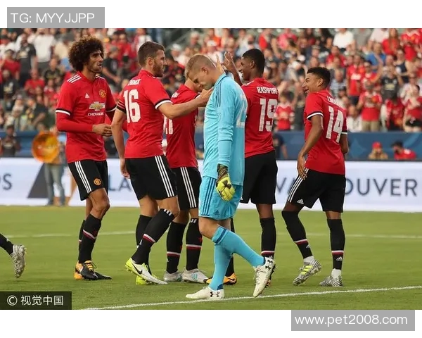 曼联与洛杉矶银河精彩对决回顾赛场瞬间与球员表现分析